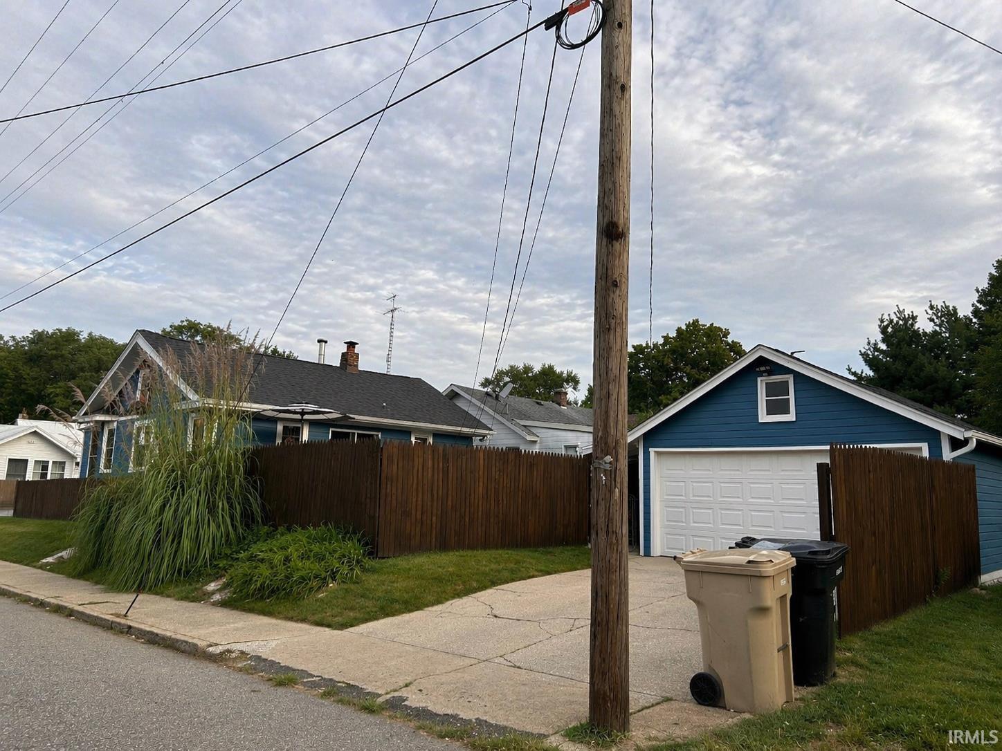 944 Oakland Street South Bend IN 46615