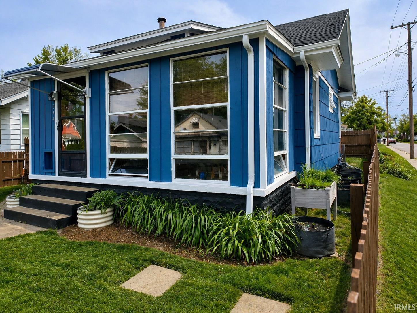 944 Oakland Street South Bend IN 46615