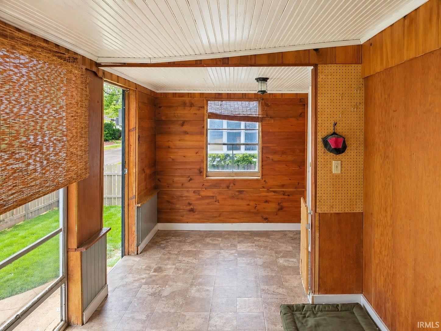 944 Oakland Street South Bend IN 46615