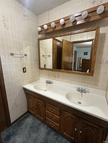 1570 E 300 S Washington IN 47501