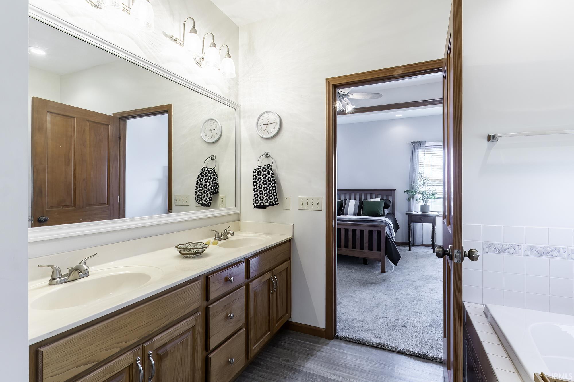 858 N Persimmon Drive Warsaw IN 46582