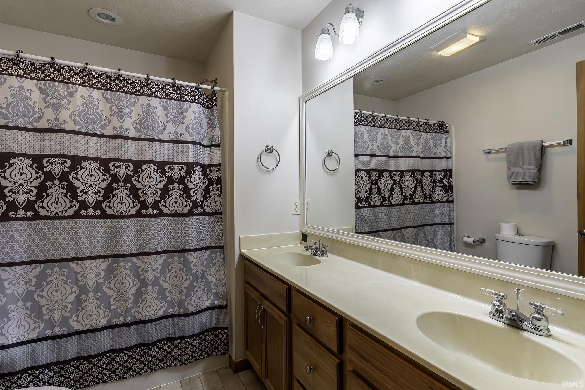 858 N Persimmon Drive Warsaw IN 46582