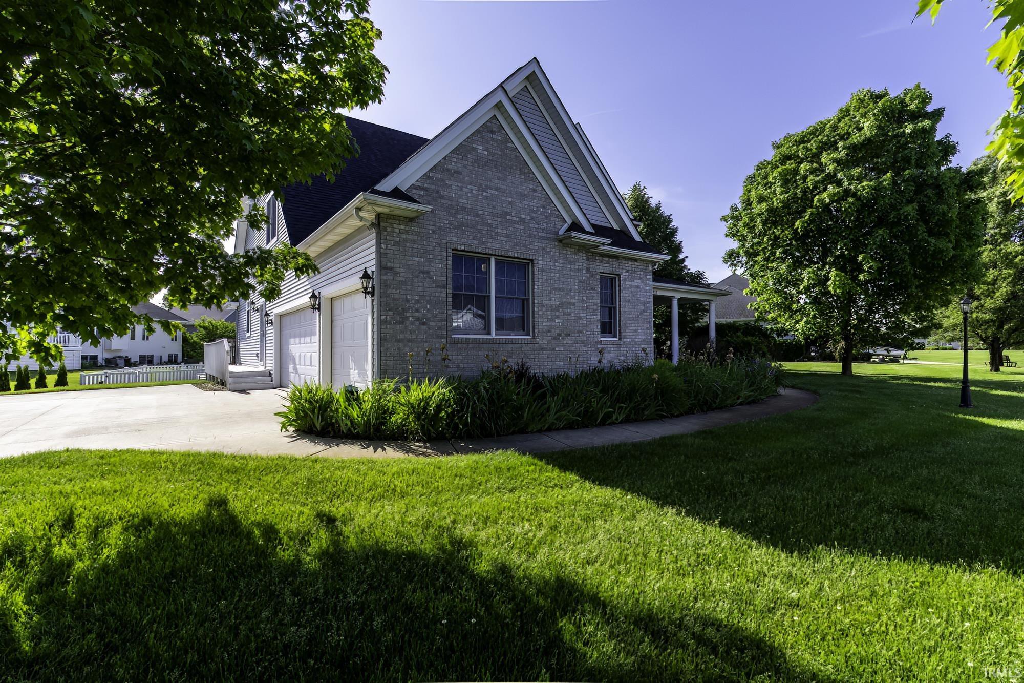 858 N Persimmon Drive Warsaw IN 46582