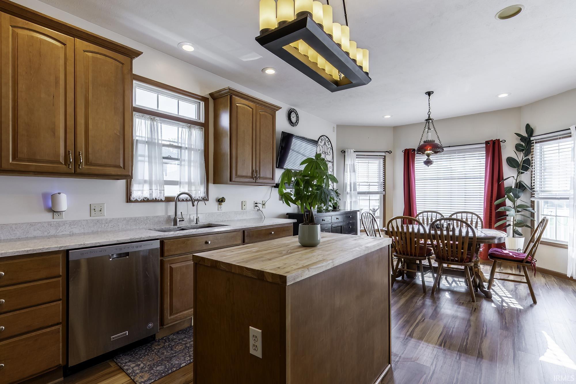 858 N Persimmon Drive Warsaw IN 46582