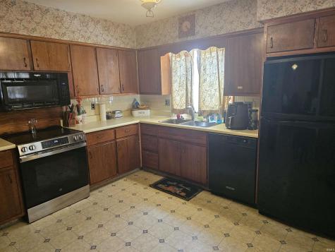 106 E Beckley Street Royal Center IN 46978