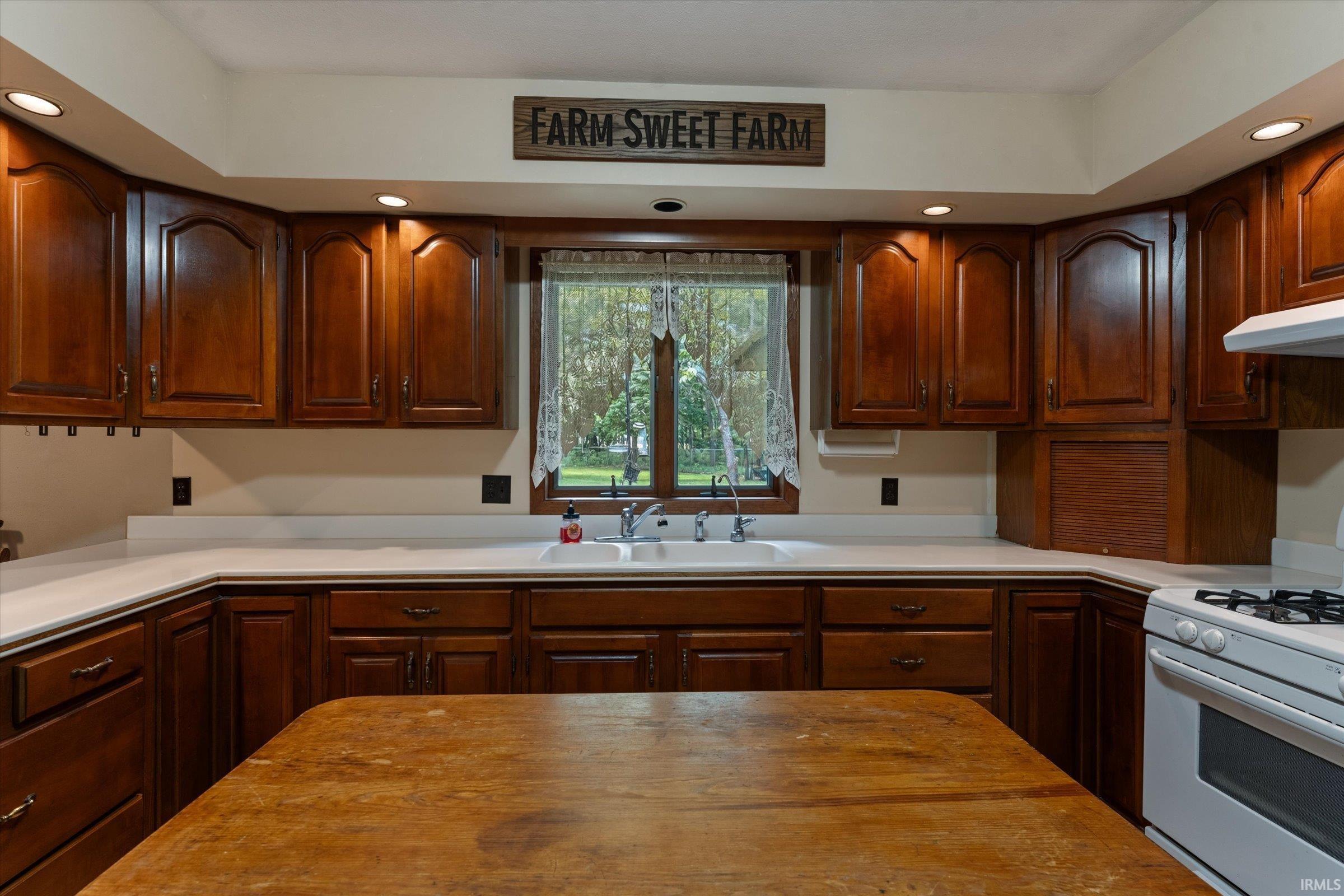 51565 Maplewood Drive Elkhart IN 46514
