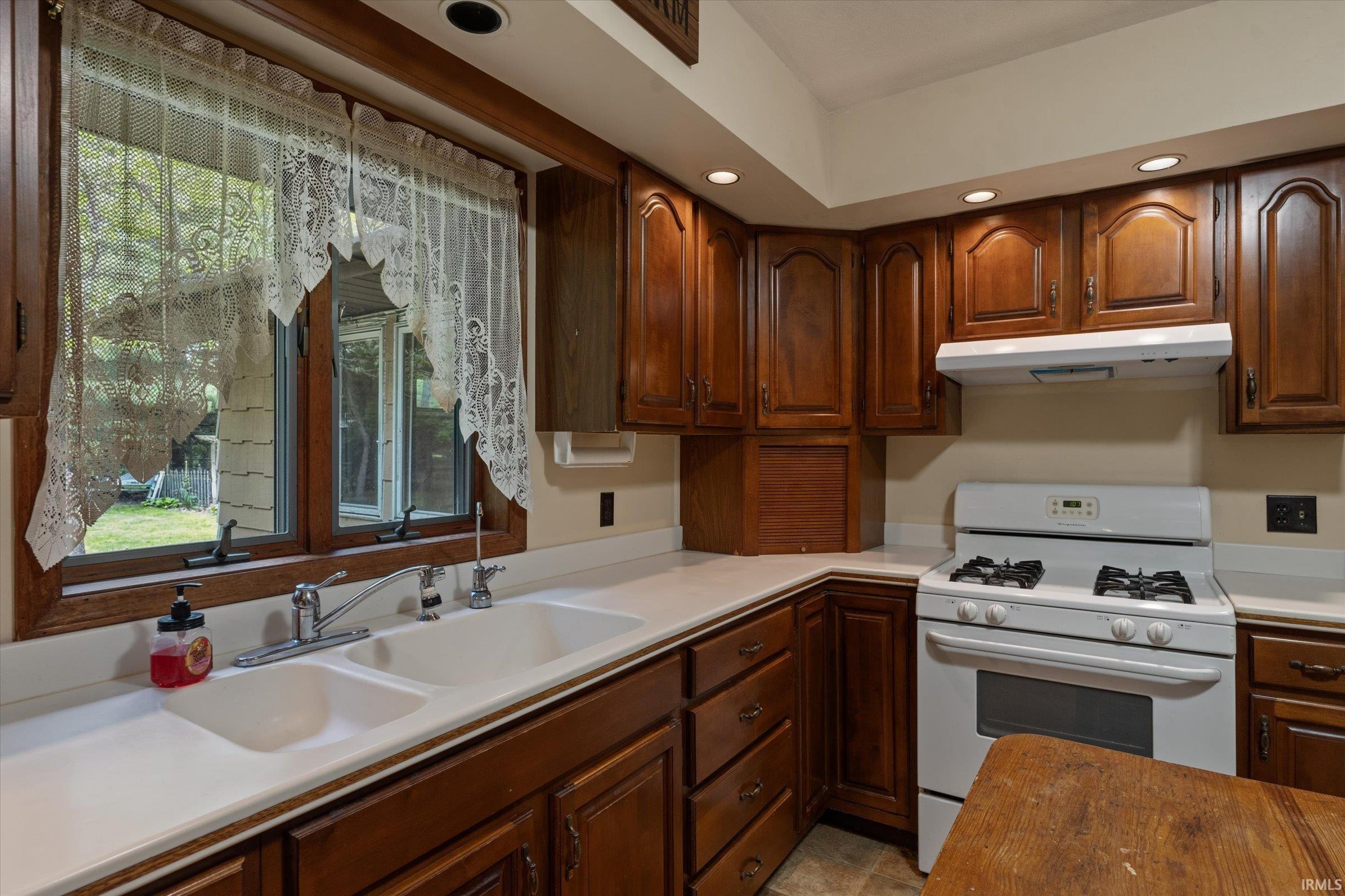 51565 Maplewood Drive Elkhart IN 46514
