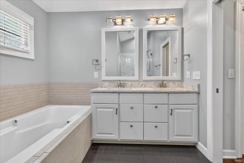 53394 Stoneridge Street South Bend IN 46637