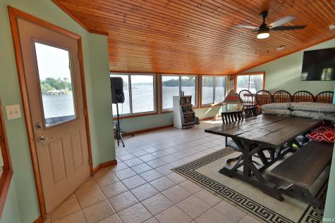 5547 N West Shafer Drive Monticello IN 47960