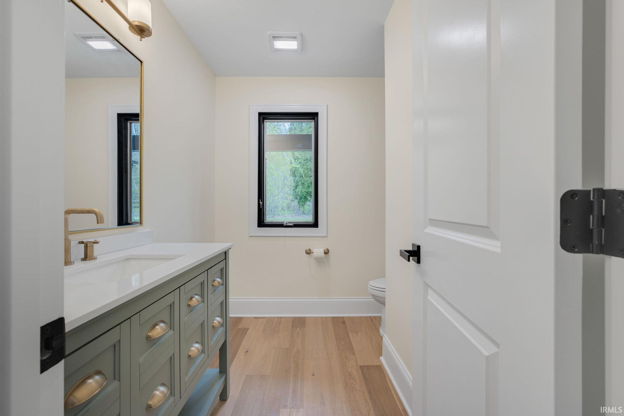 23551 In-4 Lakeville IN 46536