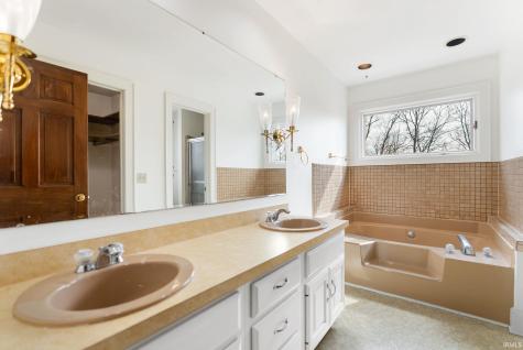 1927 S Hadley Road Fort Wayne IN 46804