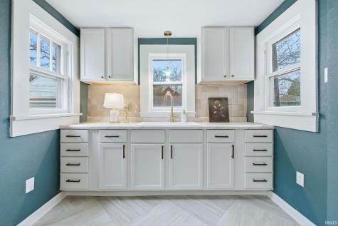 931 Woodview Boulevard Fort Wayne IN 46806