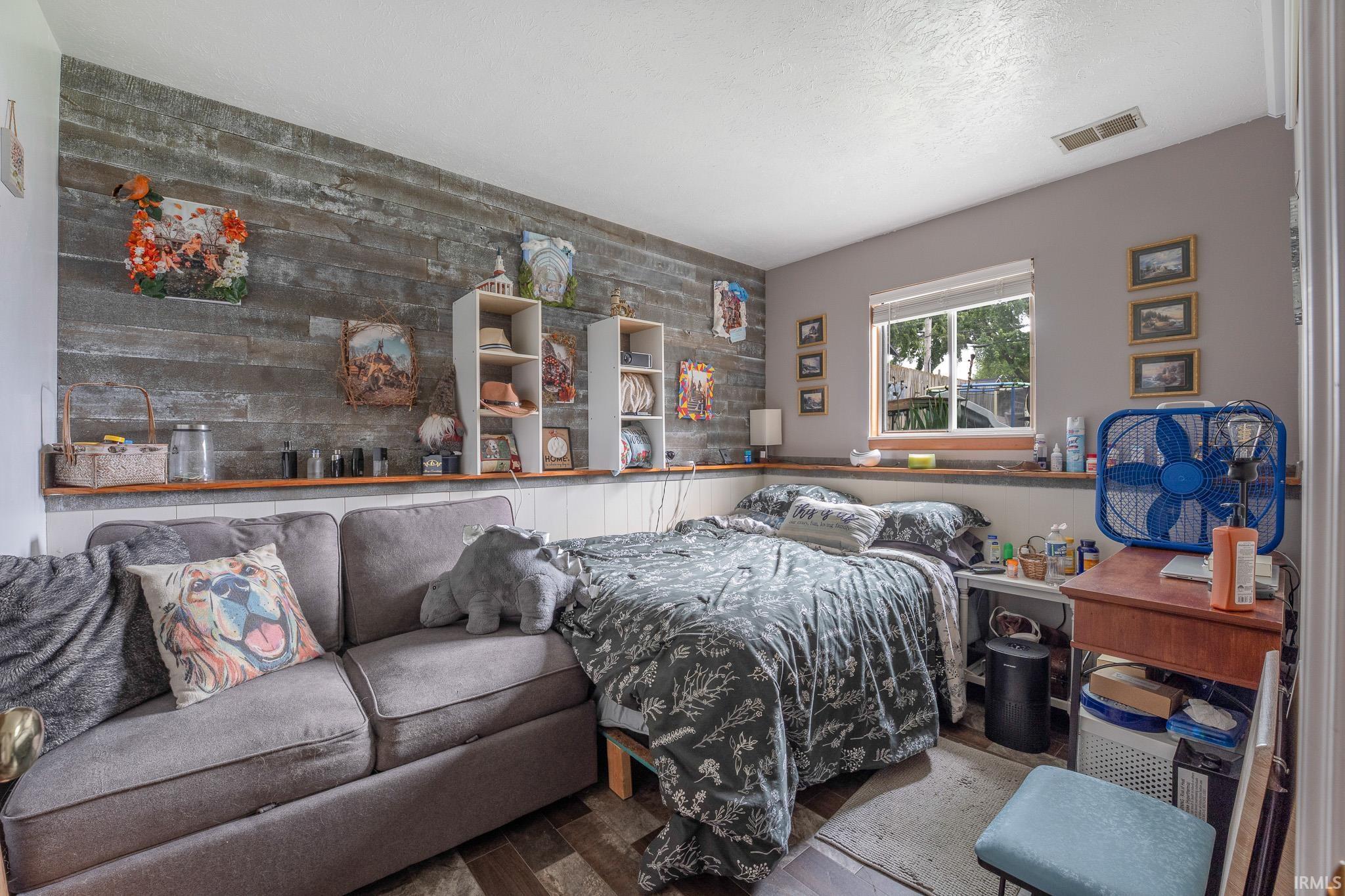 117 N Oakland Avenue Mishawaka IN 46544