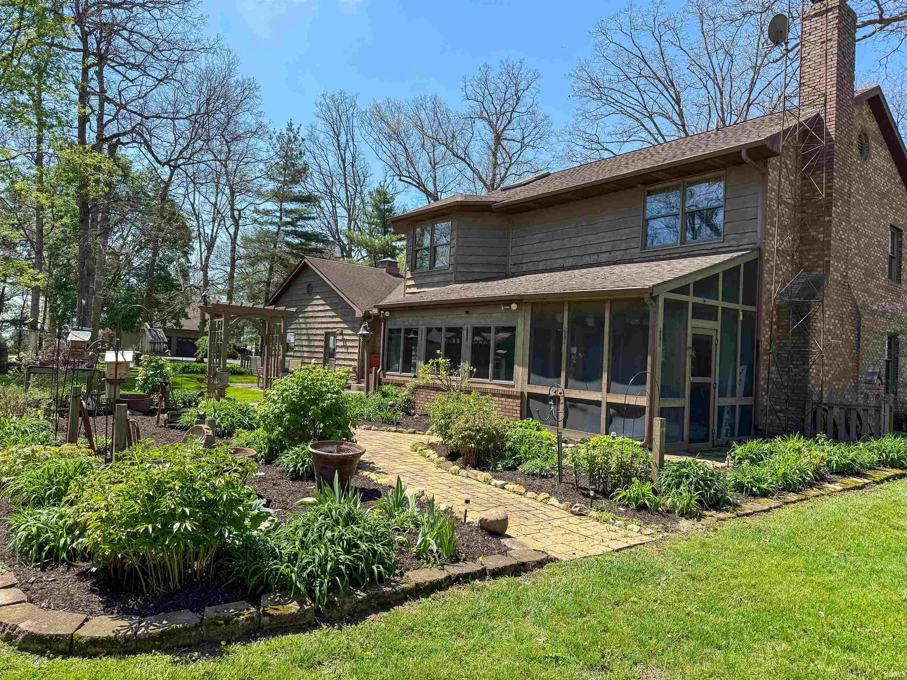 971 S Prairiewood Drive Rochester IN 46975