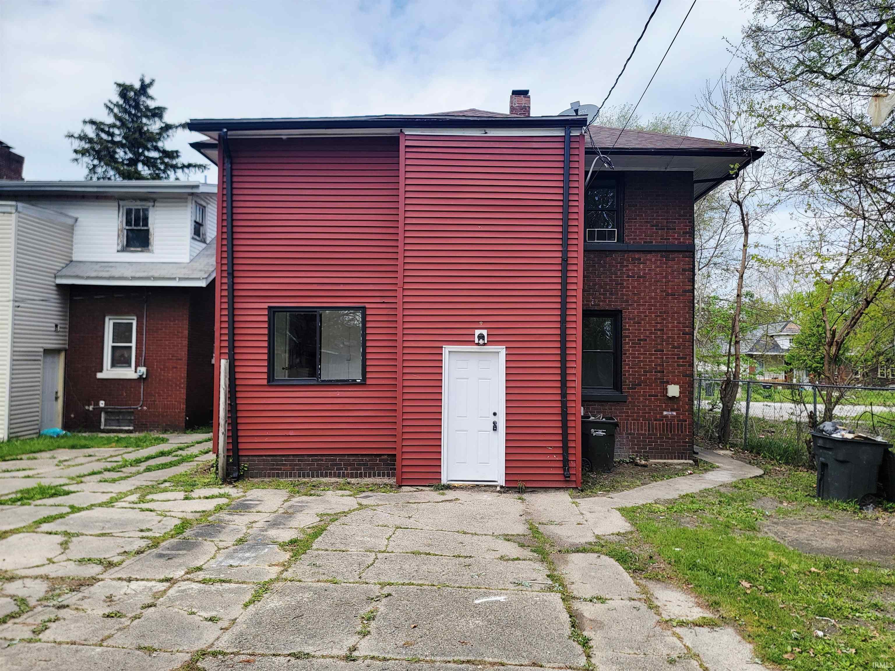 2118 Lincoln Way W South Bend IN 46628