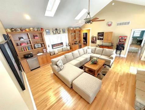 2636 N Peterson Drive Monticello IN 47960