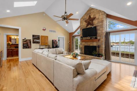 2636 N Peterson Drive Monticello IN 47960