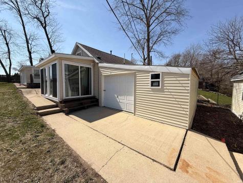2408 N West Shafer Drive Monticello IN 47960