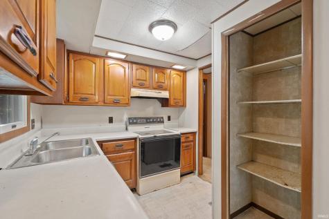 6735 E South Barbee Drive Pierceton IN 46562