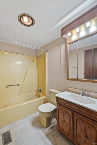 6735 E South Barbee Drive Pierceton IN 46562