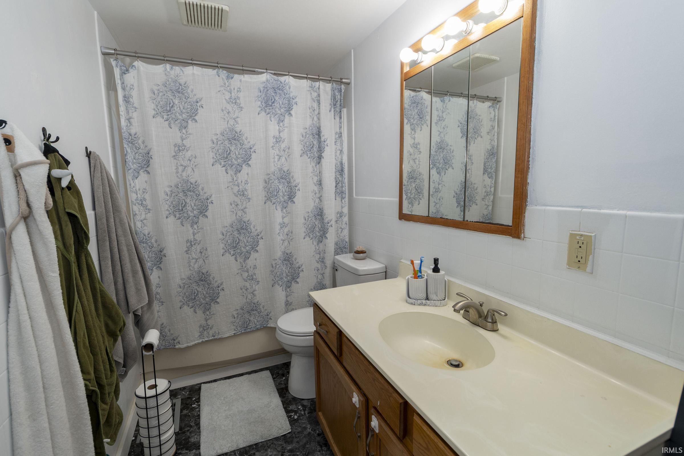 2527 Sampson Street South Bend IN 46614