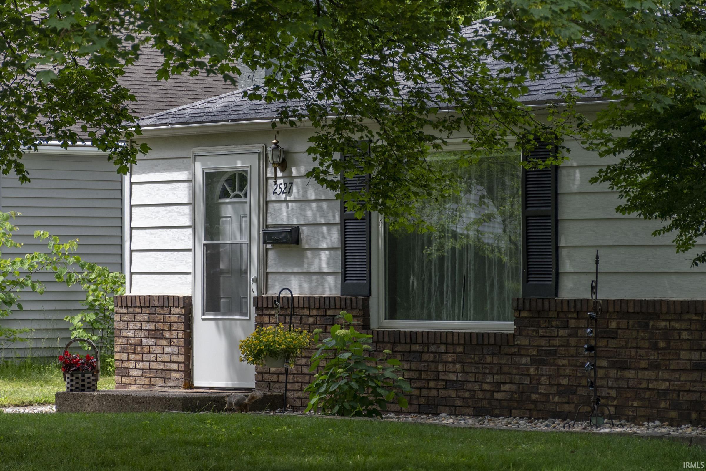 2527 Sampson Street South Bend IN 46614