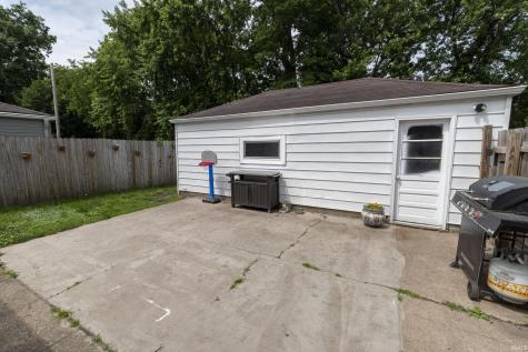 2527 Sampson Street South Bend IN 46614