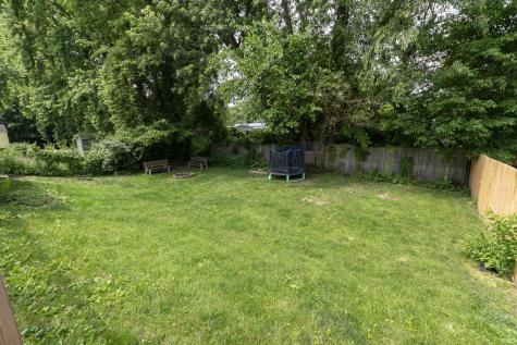 2527 Sampson Street South Bend IN 46614