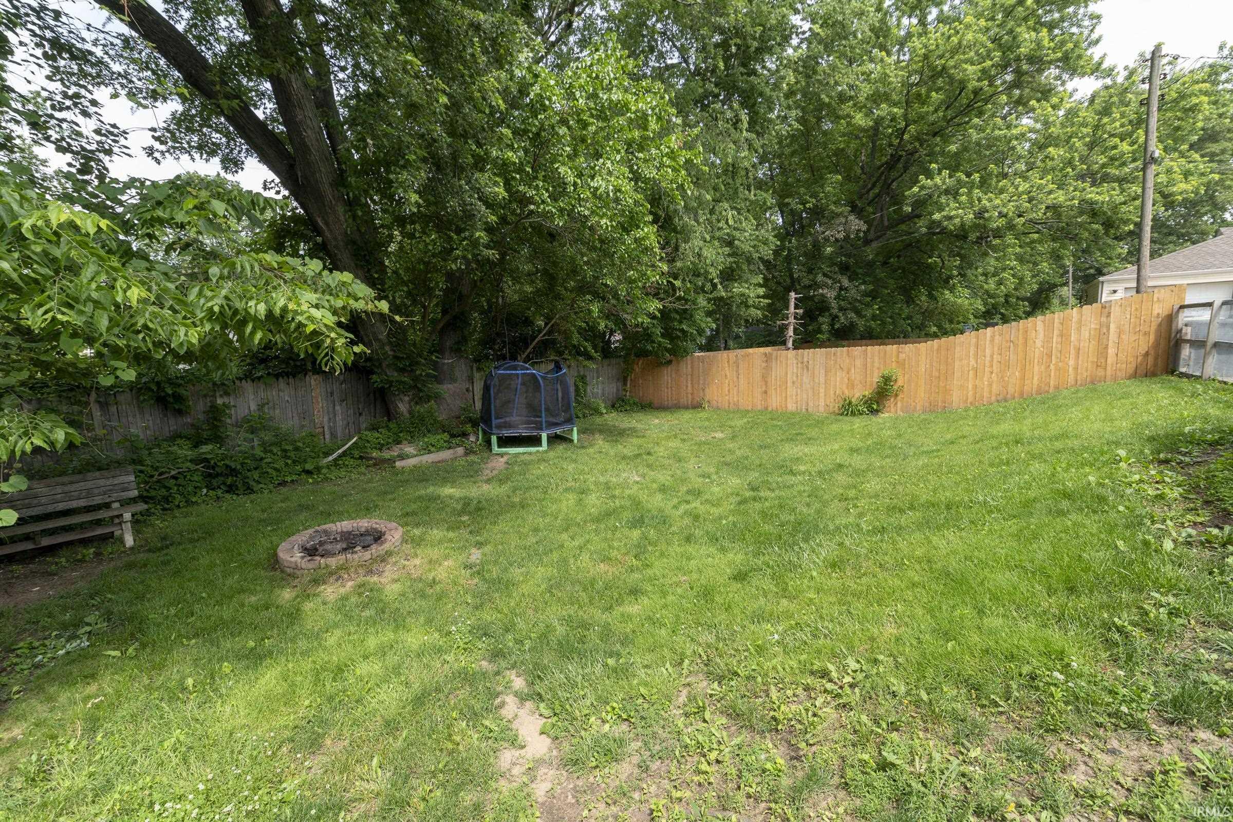 2527 Sampson Street South Bend IN 46614