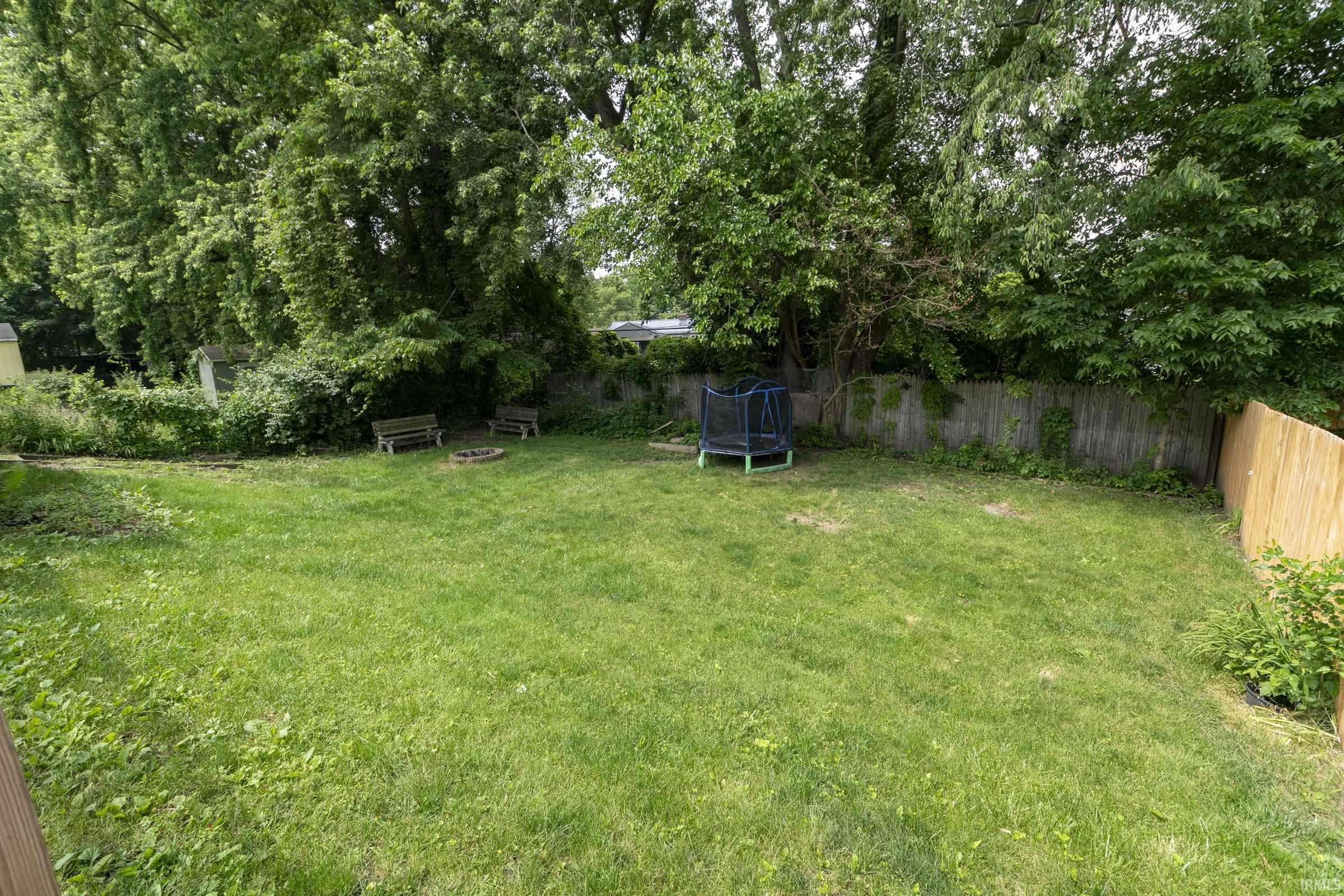 2527 Sampson Street South Bend IN 46614
