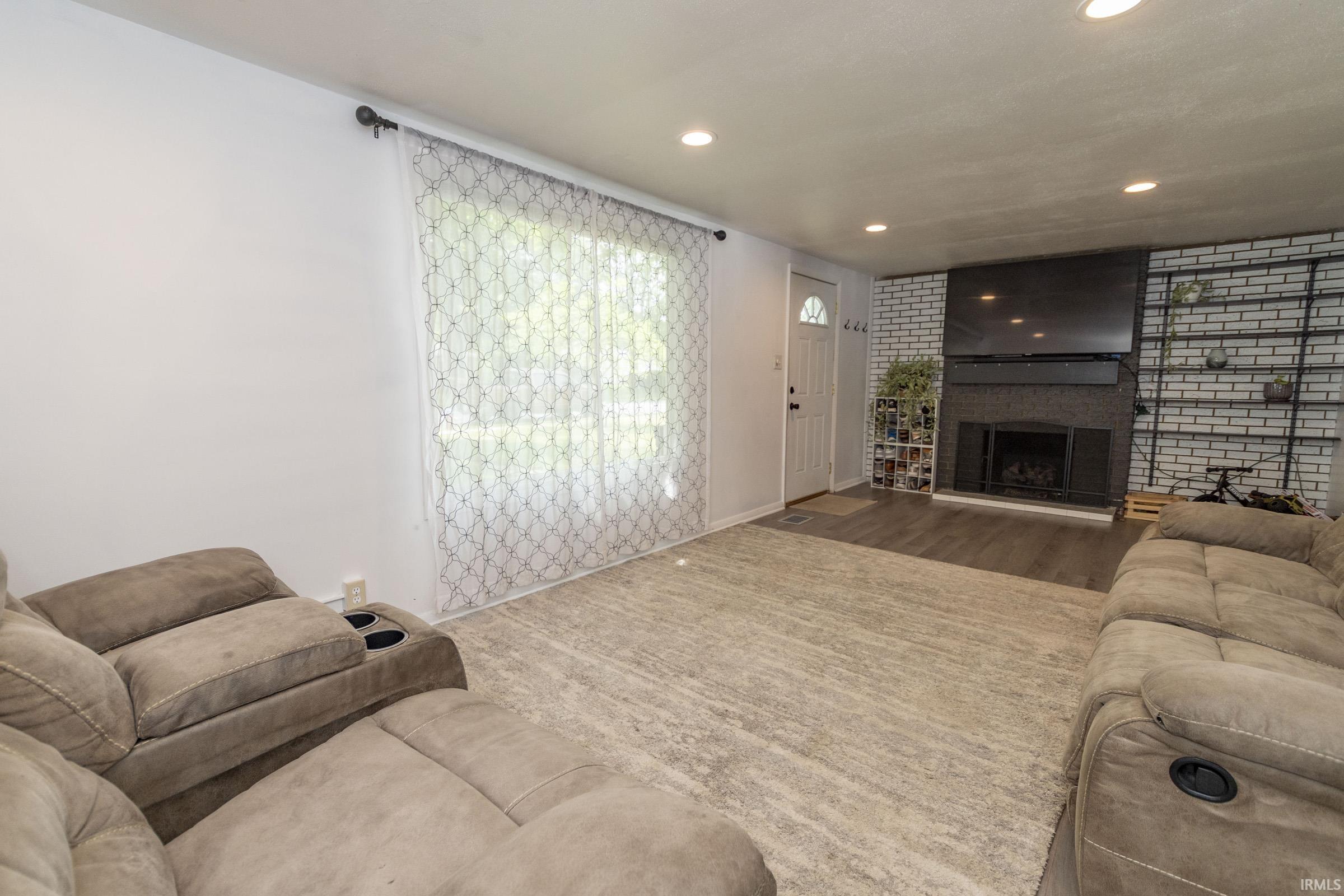 2527 Sampson Street South Bend IN 46614