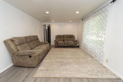 2527 Sampson Street South Bend IN 46614