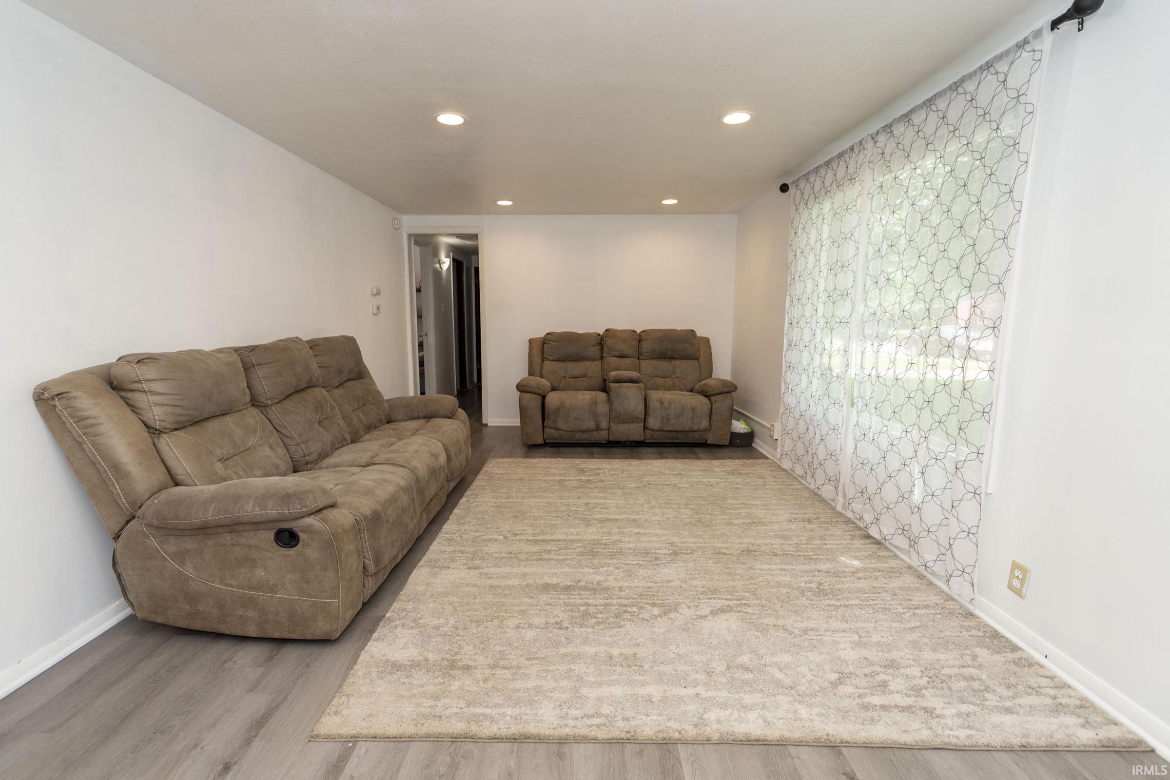 2527 Sampson Street South Bend IN 46614