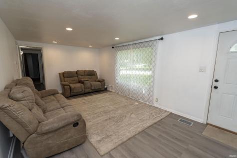 2527 Sampson Street South Bend IN 46614