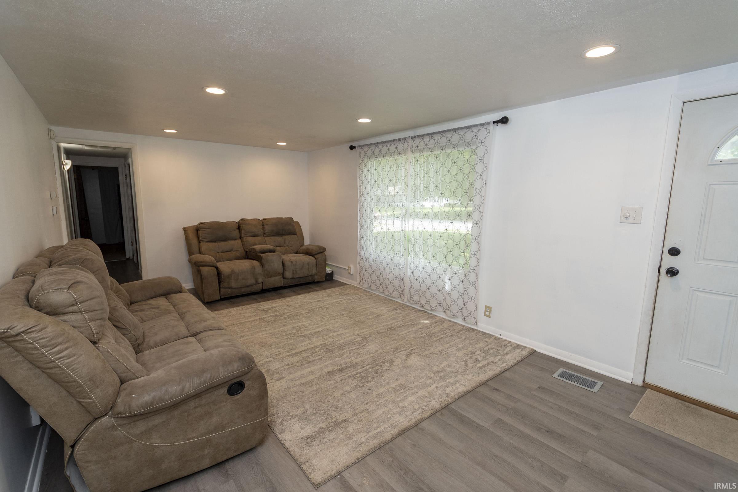 2527 Sampson Street South Bend IN 46614