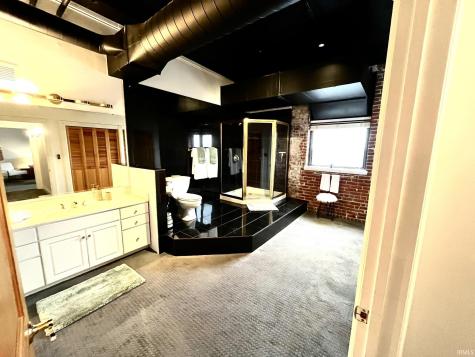915 Main Street Evansville IN 47708