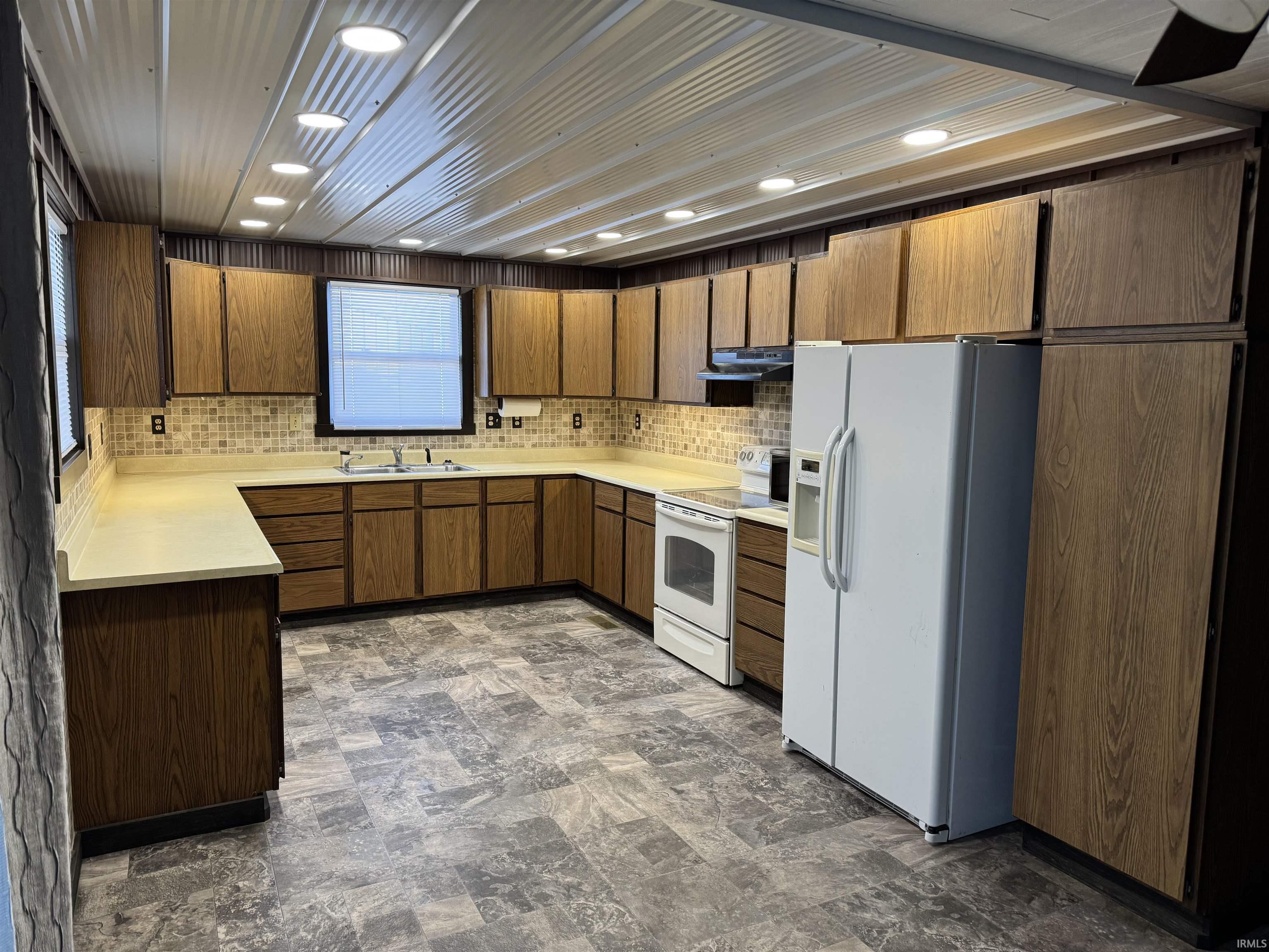 2418 E 550 North Road Rochester IN 46975