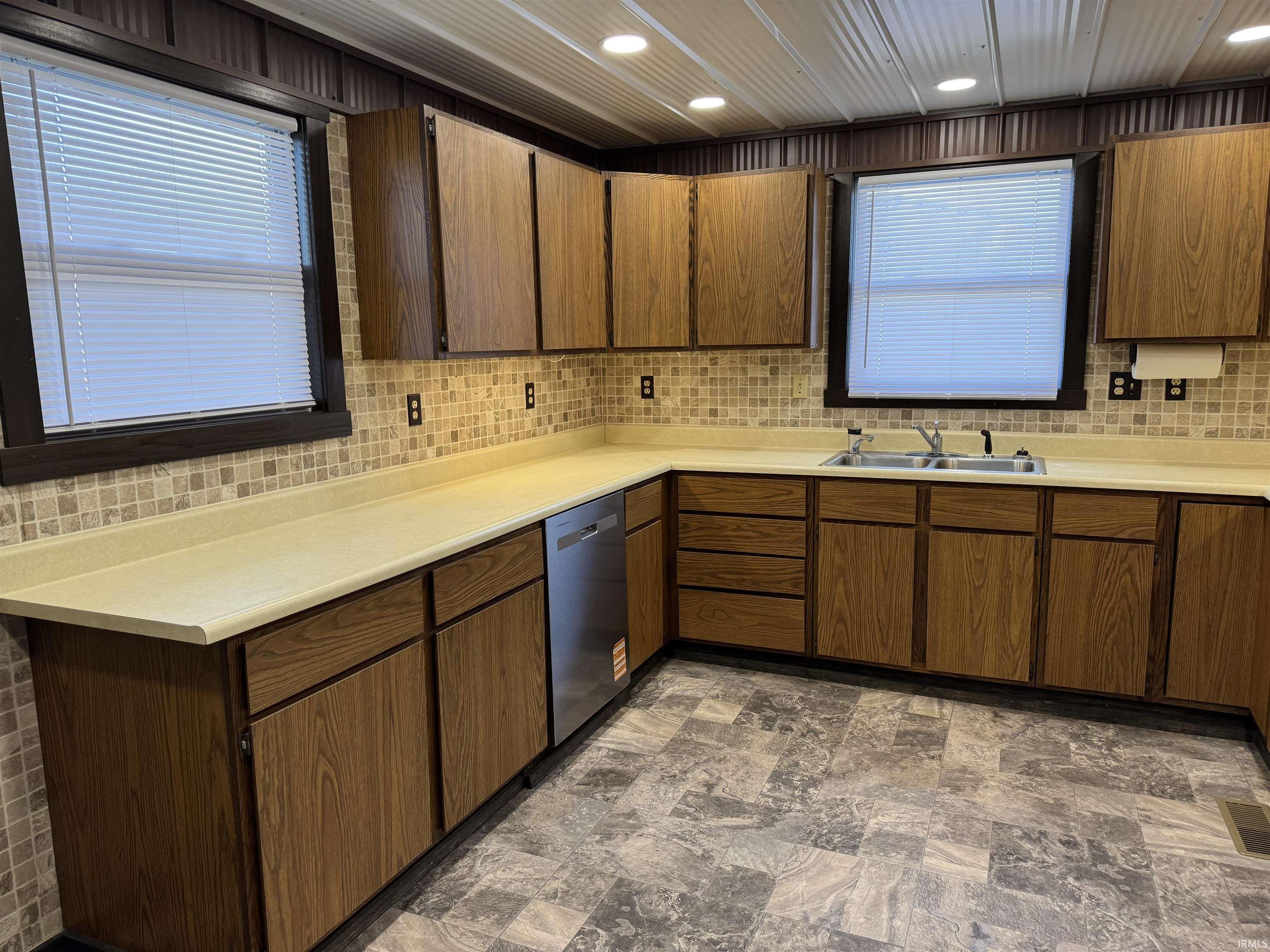 2418 E 550 North Road Rochester IN 46975