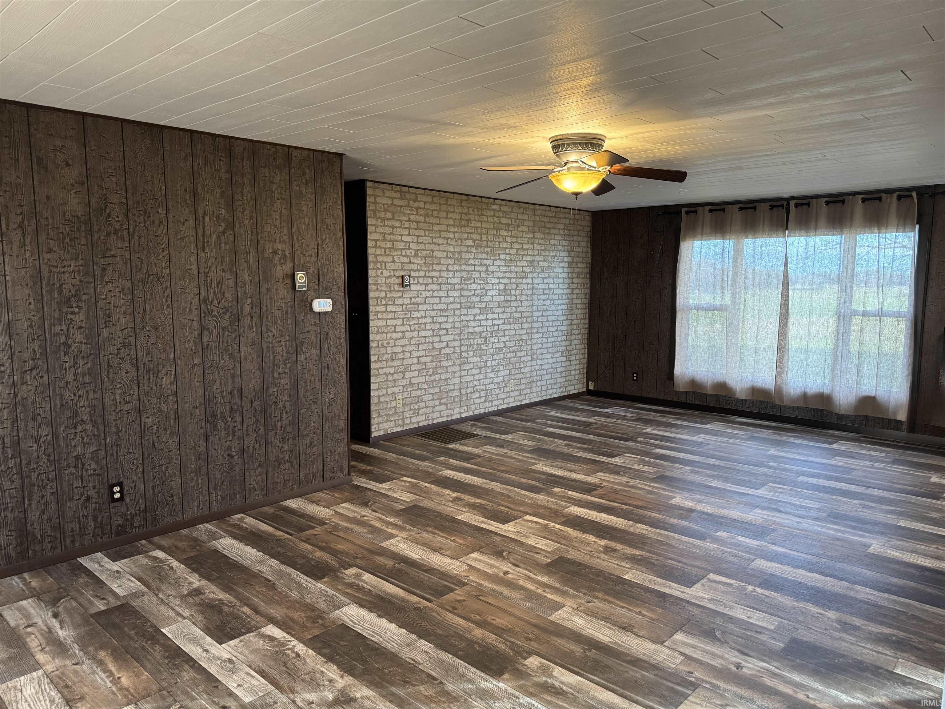 2418 E 550 North Road Rochester IN 46975