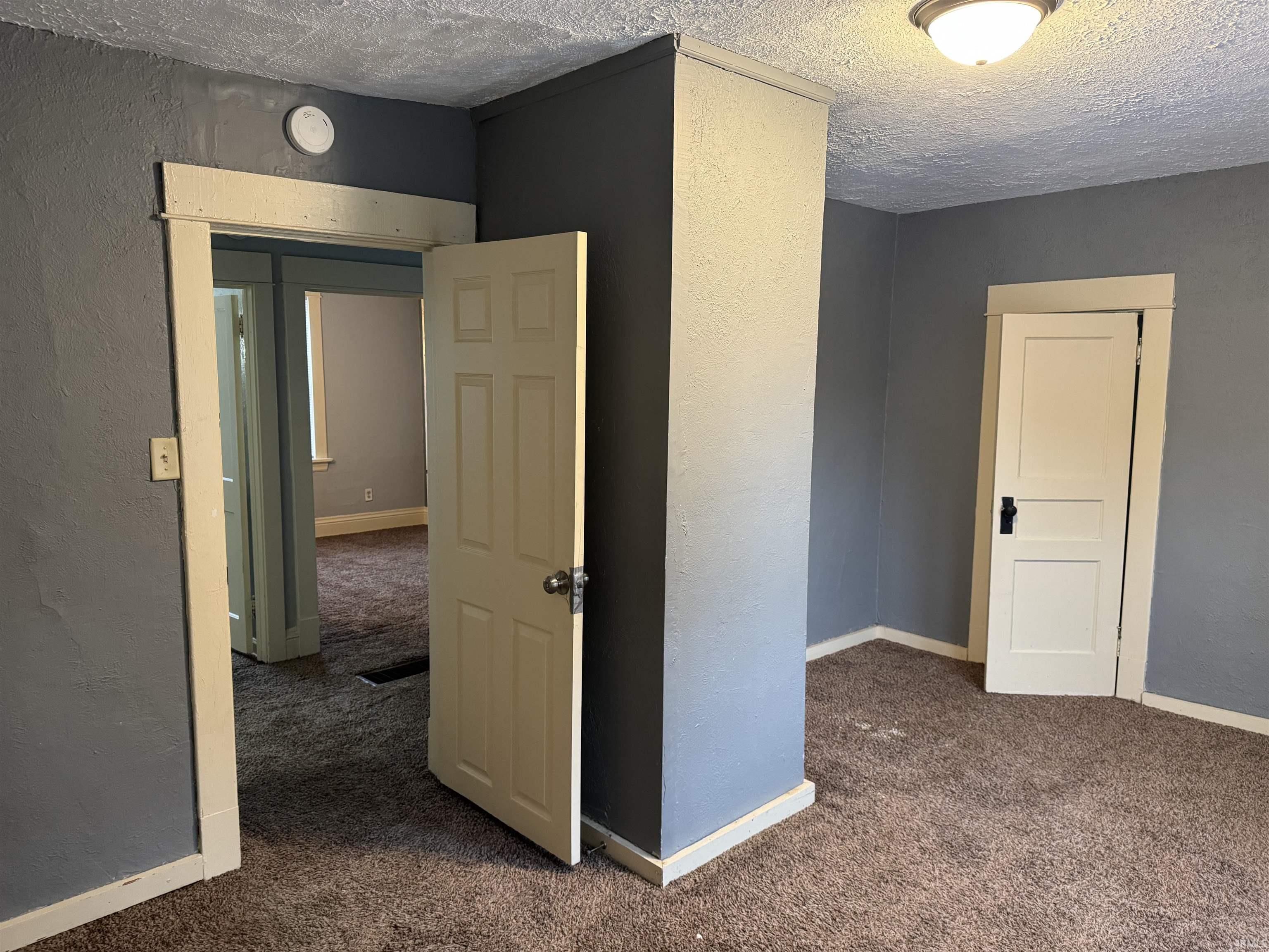 1149 E Indiana Avenue South Bend IN 46613