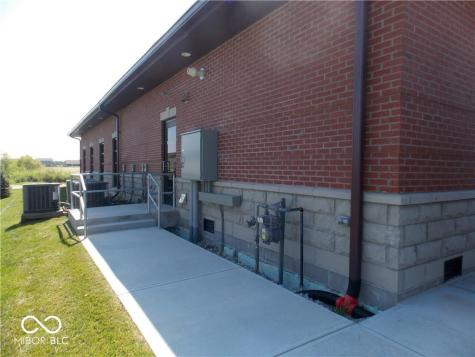 702 W Trafalgar Pointe Way Trafalgar IN 46181