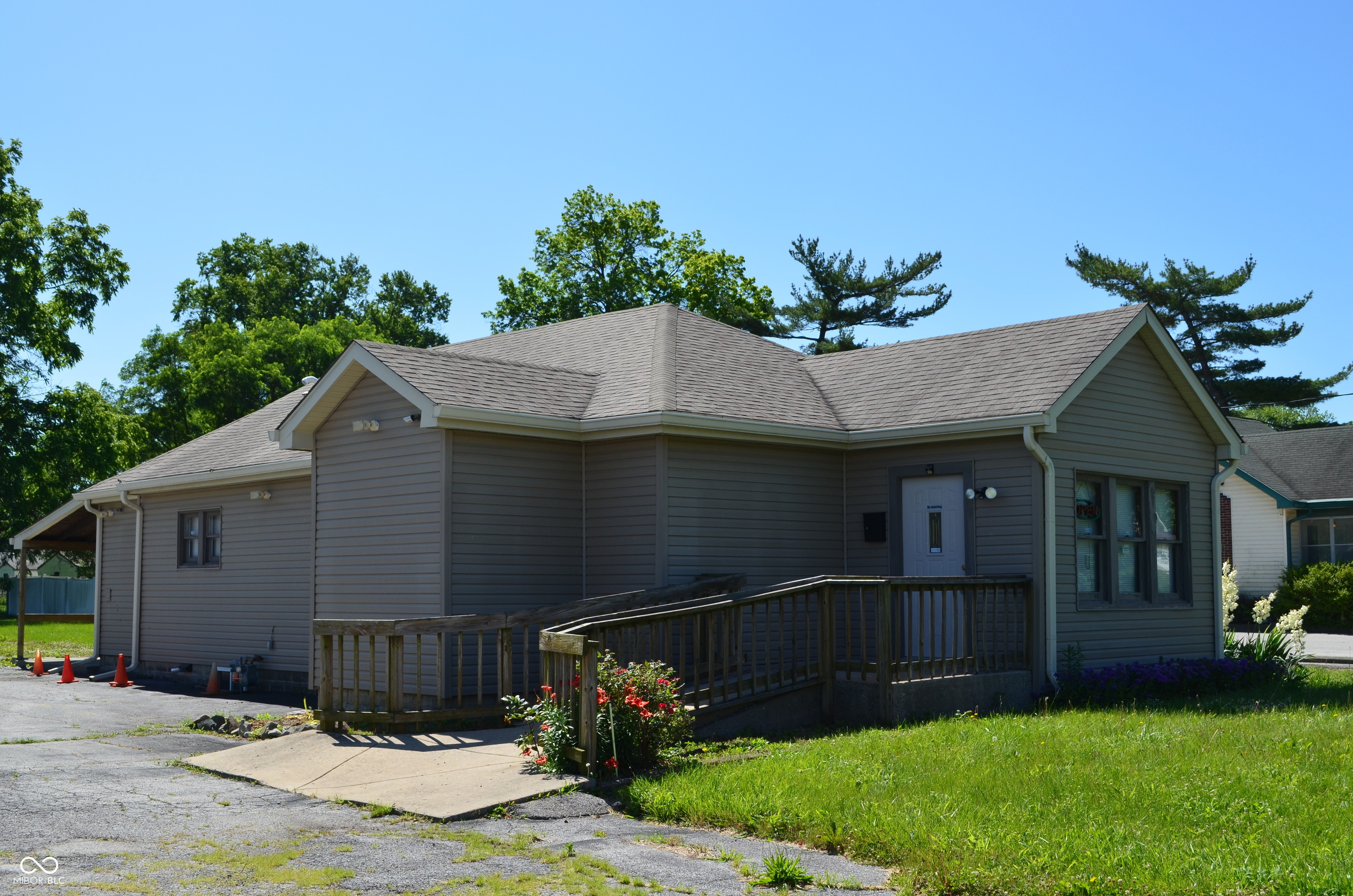 5641 Madison Avenue Indianapolis IN 46227