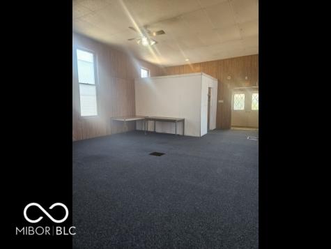 148 E Howard Street Parker City IN 47368