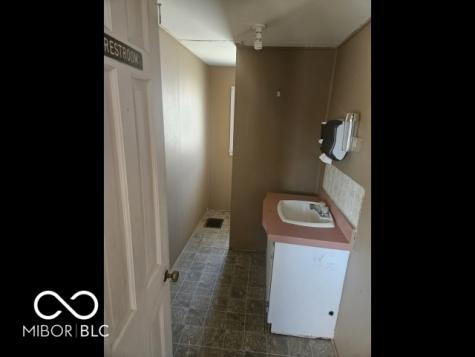 148 E Howard Street Parker City IN 47368