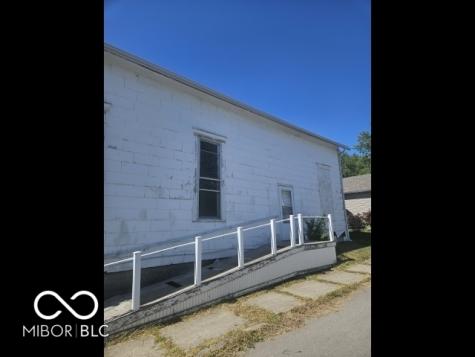 148 E Howard Street Parker City IN 47368