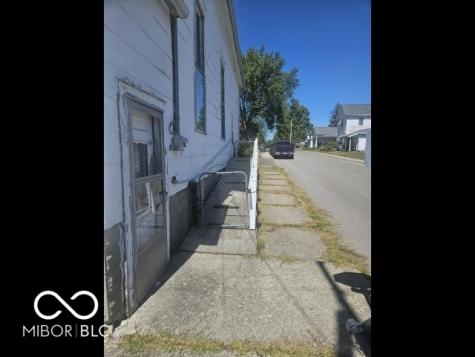 148 E Howard Street Parker City IN 47368