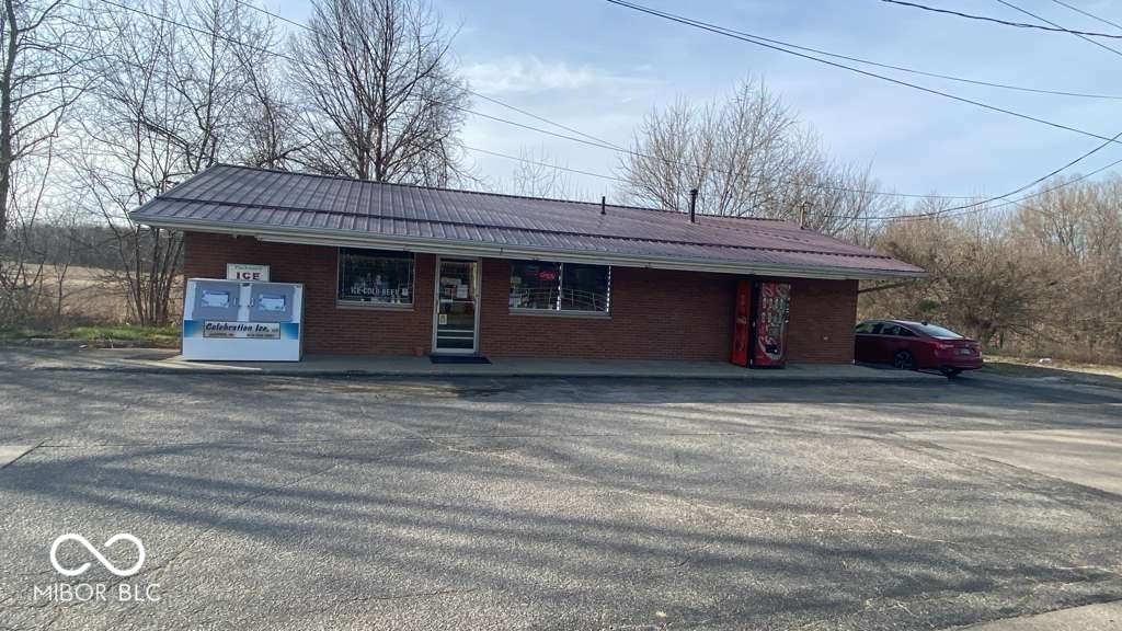 2870 S State Road 61 Road Winslow IN 47598