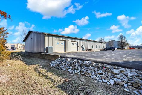 1502 Southpark Court Columbus IN 47201