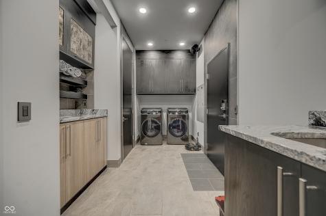 720 S Rangeline Road Carmel IN 46032