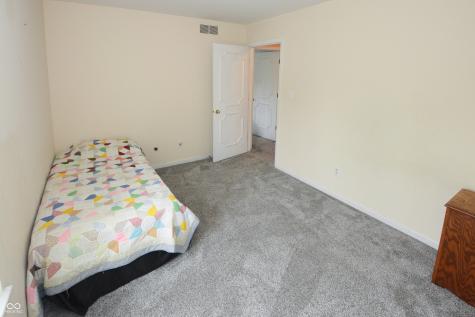 5533 Roxbury Terrace Indianapolis IN 46226